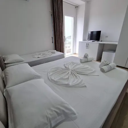 La Luna Hotel *